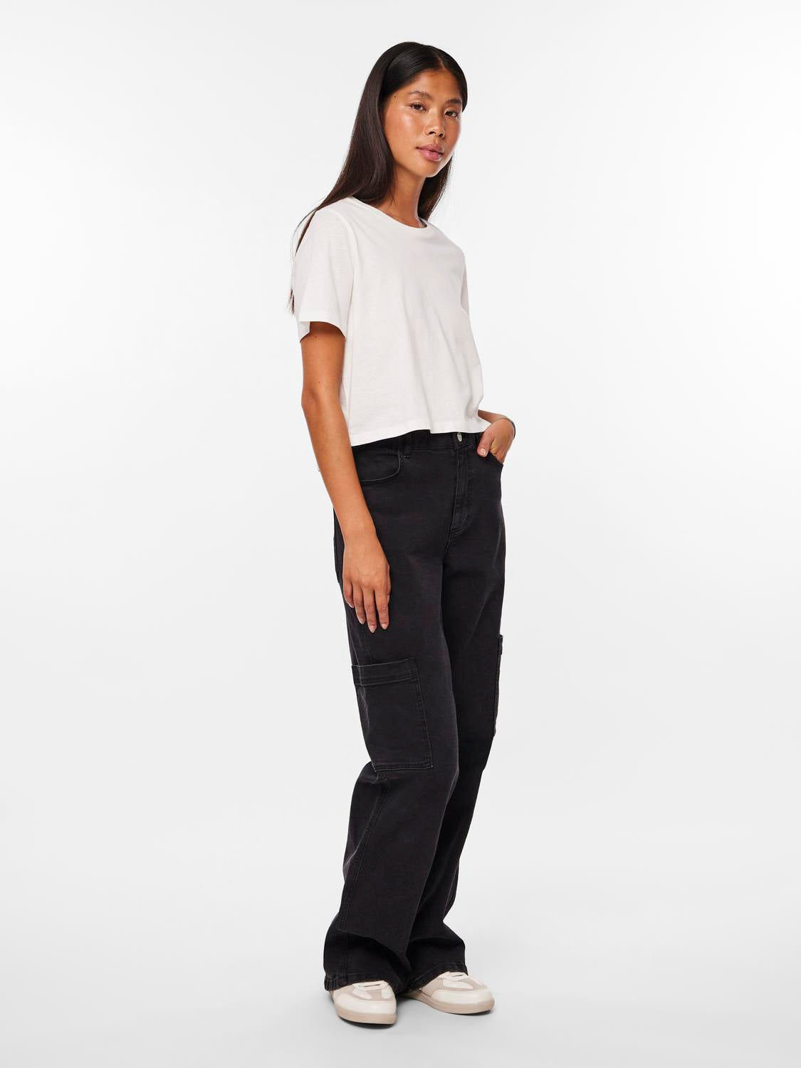 model_shot-front_full