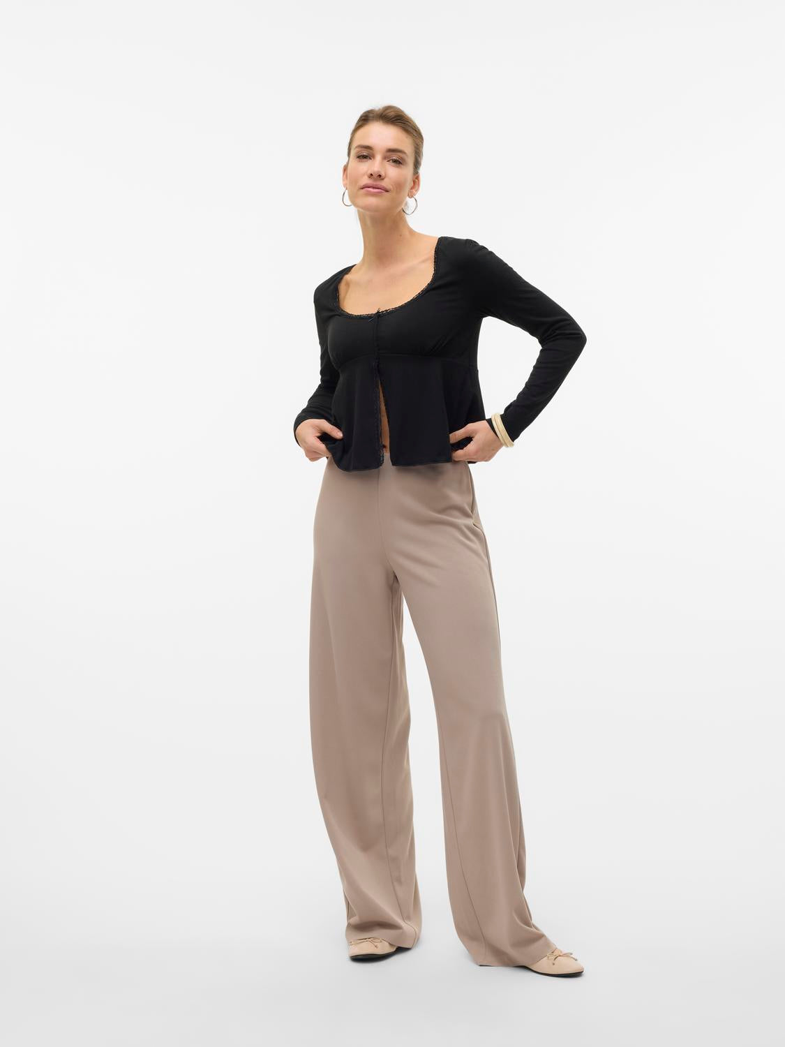 model_shot-front_full