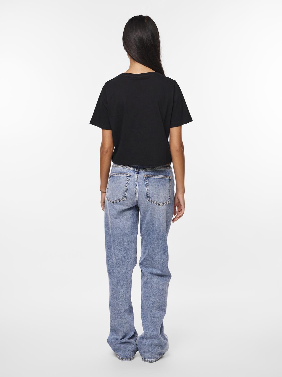 model_shot-back