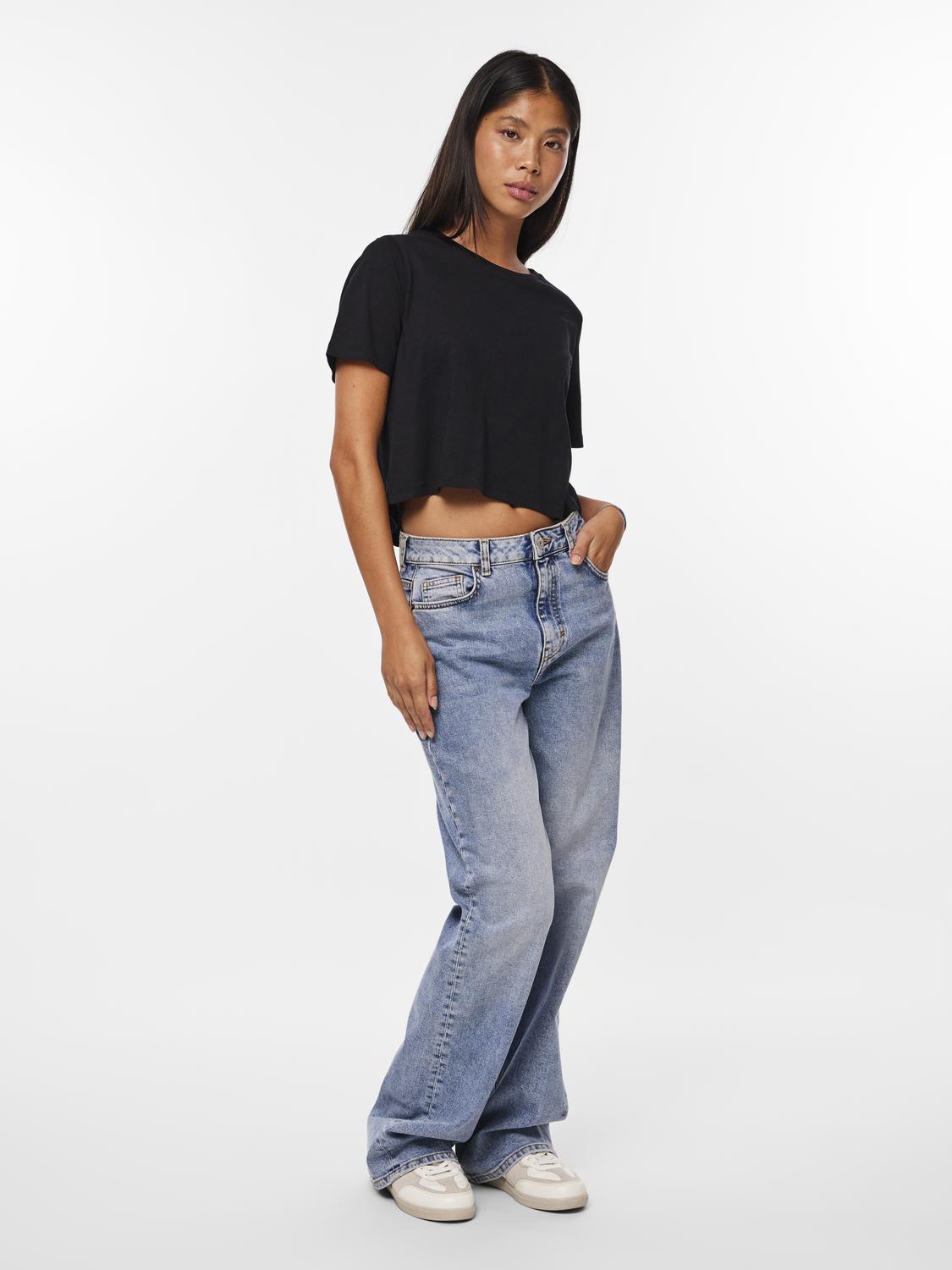 model_shot-front_full