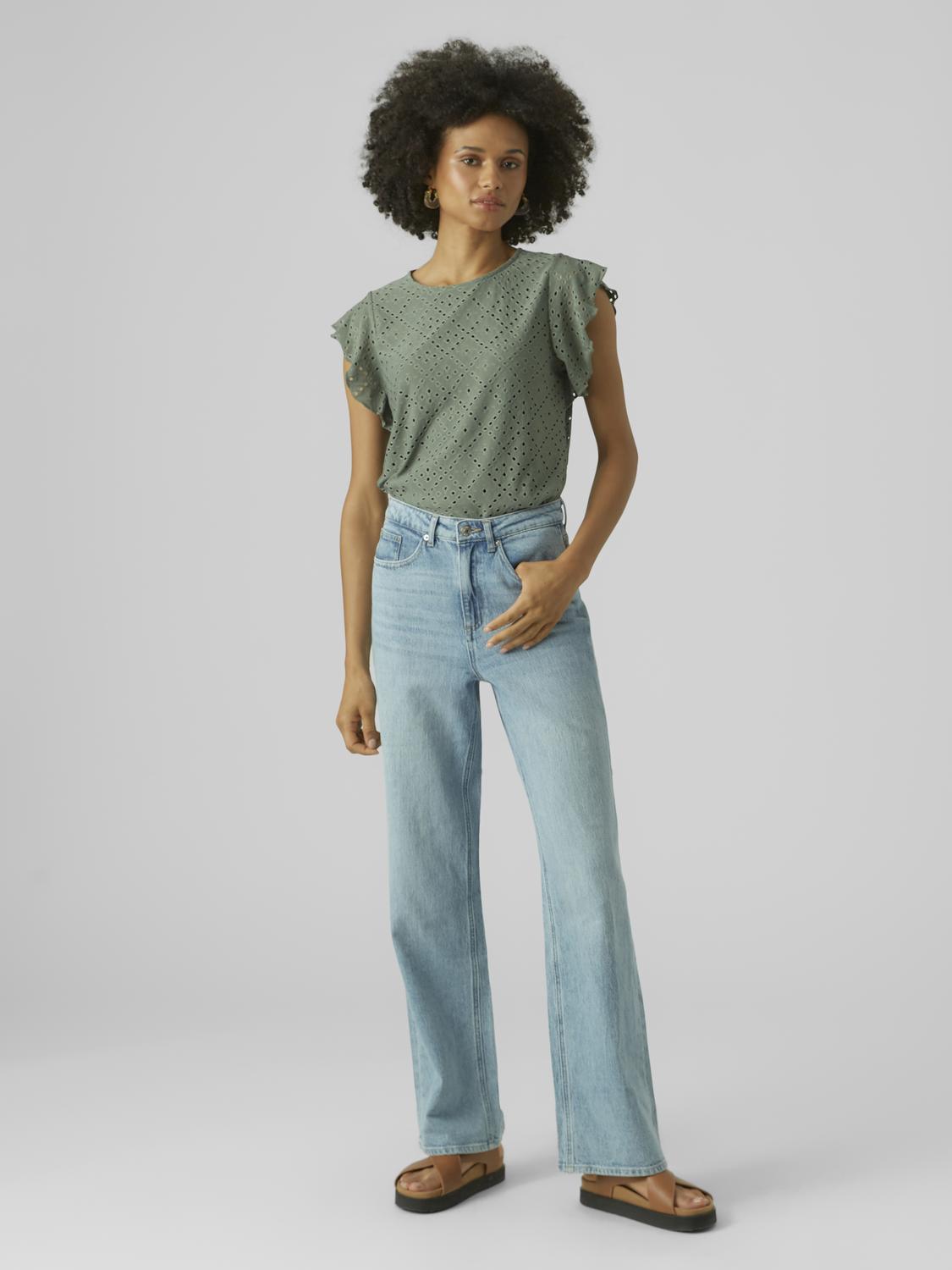 model_shot-front_full