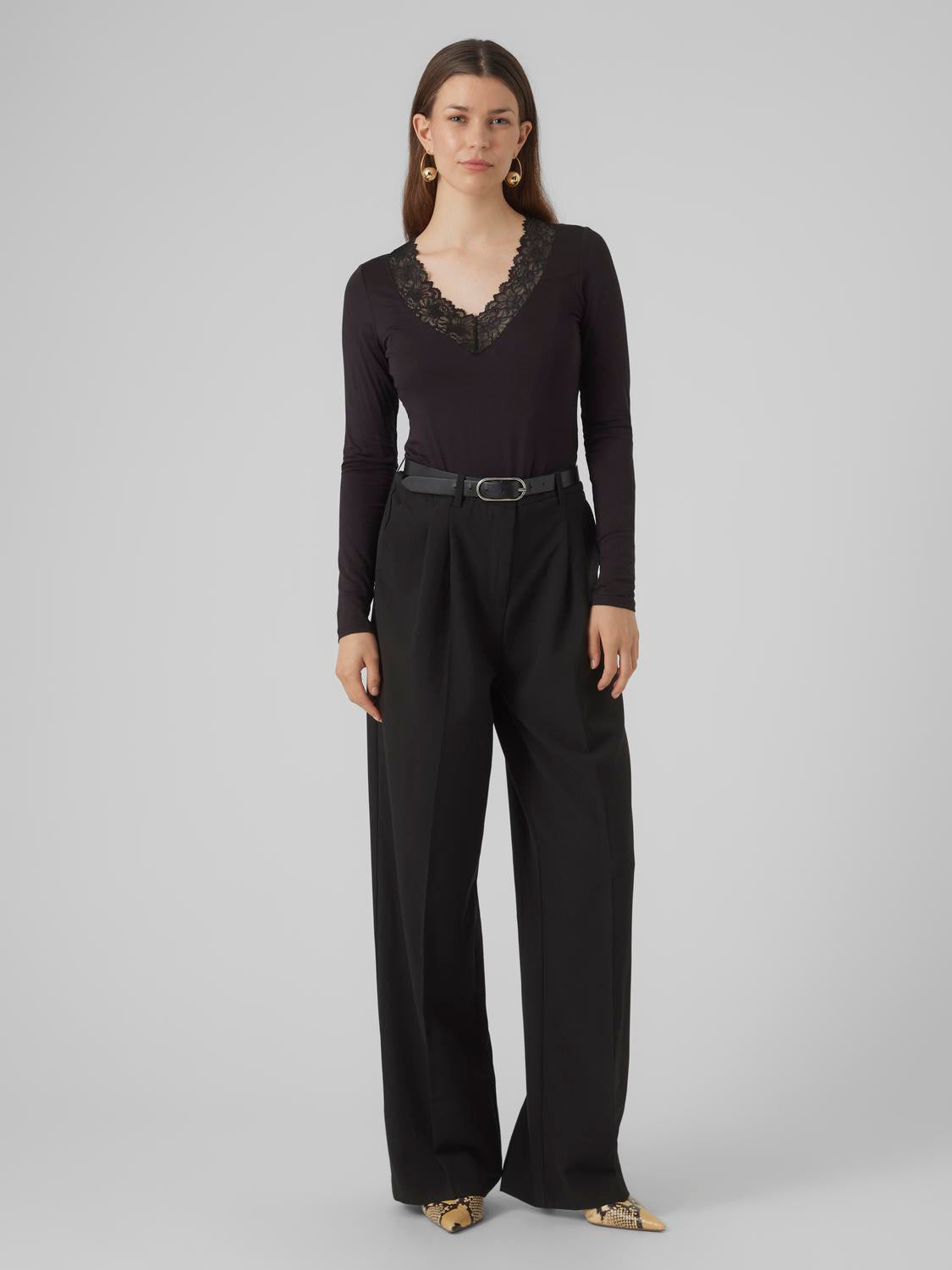 model_shot-front_full