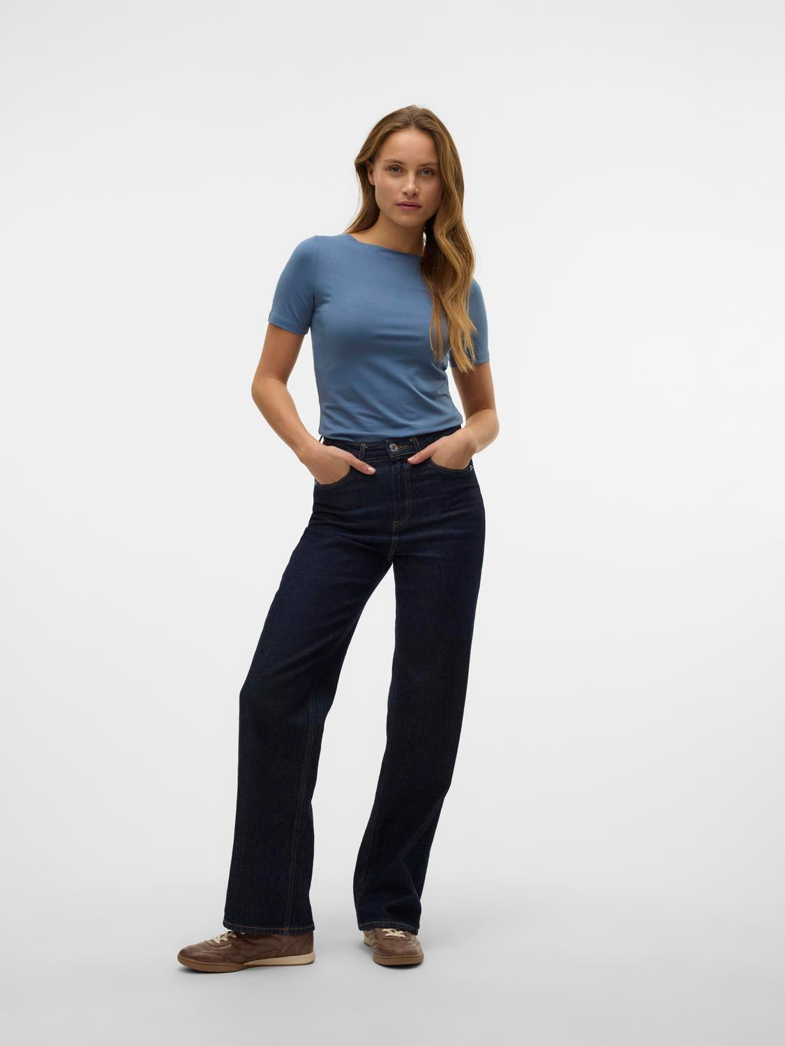 model_shot-front_full