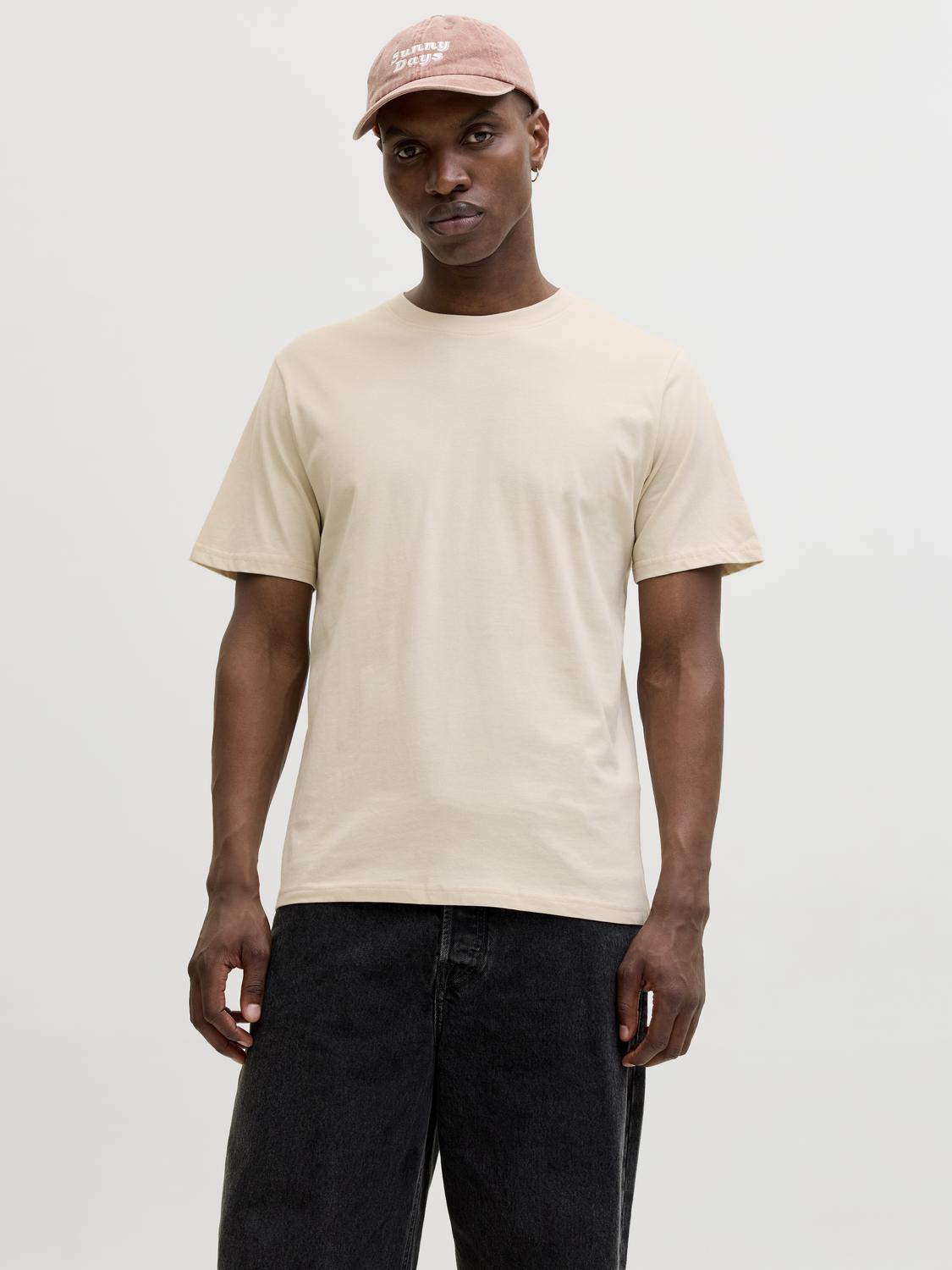 model_shot-front