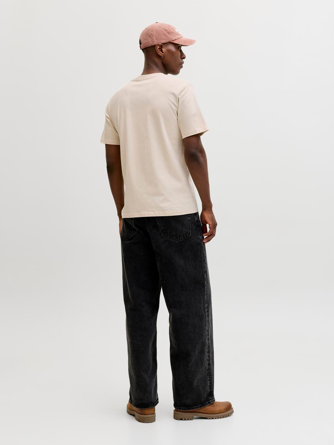 model_shot-back