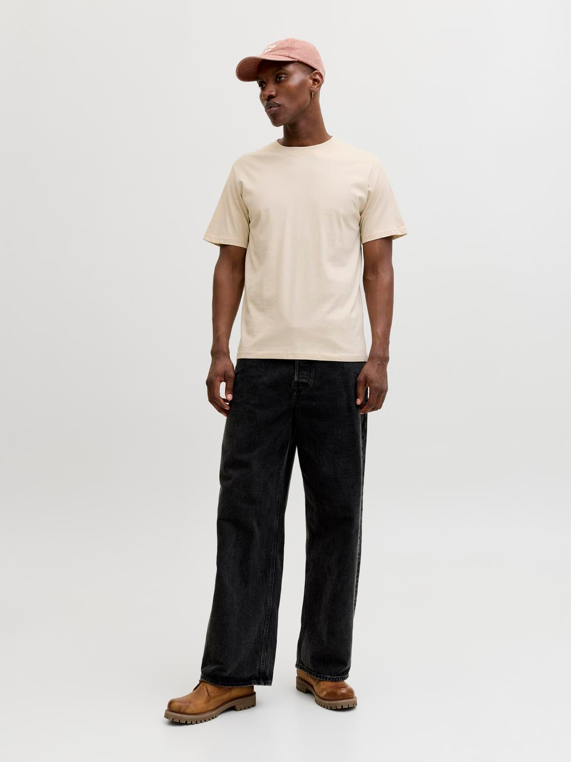 model_shot-front_full